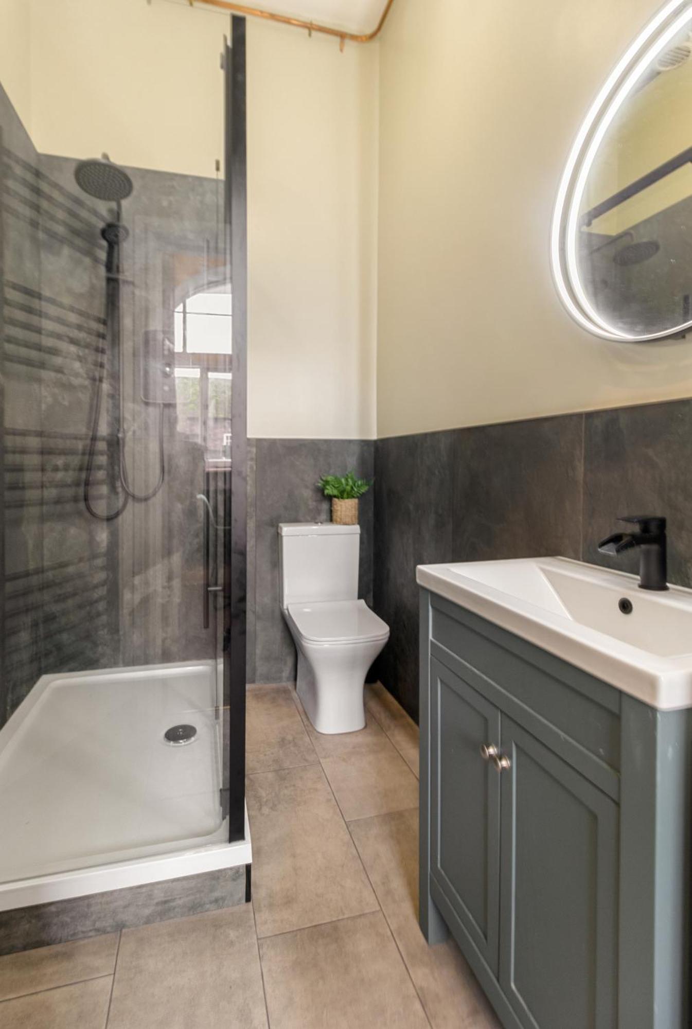 Whiskawaystays - Shaw Mews - Apartment 3 Worcester Ngoại thất bức ảnh